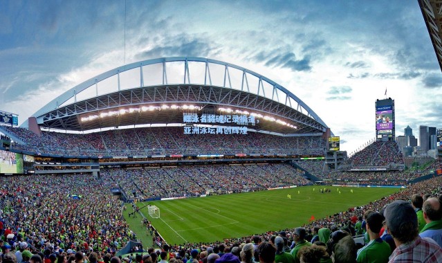 蝶泳名将破纪录摘金，亚洲泳坛再创辉煌