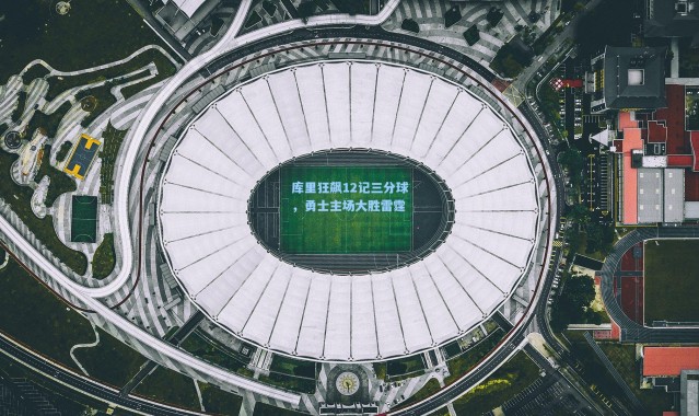 库里狂飙12记三分球，勇士主场大胜雷霆